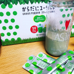 ユーグレナ生活はじめました。ミドリムシって虫じゃなかったー！ごめんなさい(>_<)藻の仲間のスーパーフードだそうです‪‪☺︎‬ヨーグルトに混ぜたり、牛乳に混ぜて飲んでます🐼♡私には抹茶っぽい味&hellip;のInstagram画像