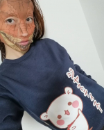 風呂上がりにパチリ📸今、Instagramで流行っている恐竜フェイスパックが我が家にもやってきました🙌✨ 風呂上がりだから髪の毛オールバックで恐竜感が際立ってるかな？？笑うーん、どんな表情で写&hellip;のInstagram画像