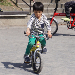 ニッセン様のニットデニムスキニーパンツをお試しさせて貰いました！110㎝を選びましたが、身長100㎝で痩せ型の息子には、丈が長めで太さも余裕あり。長く着せられそうです♪ ※裾を2回折って着せて&hellip;のInstagram画像