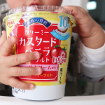 #おやつの時間・安曇野食品工房さんから新発売されたクリーミーカスタードバニラヨーグルトいちご味🍓をいただきました。・このヨーグルト、普通のヨーグルトと違って濃厚で、スイーツみたいで&hellip;のInstagram画像