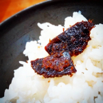 今日は #舞昆のこうはら #かつお舞昆 をいただきました😋🍚🍙白ごはんとの相性抜群！間違いなく美味しいです。😂白ごはんのお供はもちろん必須。そしておにぎりにも欠かせない存在。昆布&times;甘口のかつおでん&hellip;のInstagram画像