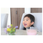 . ..野菜を積極的に食べない息子。..栄養が気になっていたので「野菜嫌いの子どもでもゴクゴク飲める」と噂の【モリママの赤い青汁】をお試し♡ @fruitsmoringas&hellip;のInstagram画像