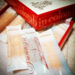 本日のティータイム☕🥧😚宮内庁御用達 コロンバン の銀座フレンチパイ(20枚入)。コロンバンといえばフランス菓子の歴史あるブランドで特別感、高級感もあり、親しまれ愛されるお菓子です。全国どこに&hellip;のInstagram画像