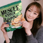 今夜のおうちごはんはヘルシー餃子！！餃子大好き〜〜💕💕💕.ついつい食べ過ぎちゃう餃子だけど、たぶん今日は大丈夫w『MUSCLEGYOZA veggie』とは、カロリー34％OFF!&hellip;のInstagram画像