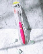 アイオニックのマイナスイオン歯ブラシ😍 歯みがき粉いらず、グリップをにぎるだけでマイナスイオンが発生し、歯垢を落としやすい状態にしてくれます😳内蔵の電池も普通に使えば1年持つし、KISSY&hellip;のInstagram画像