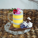 .マンゴー&黒ごまプリン.晴れている日のお昼ご飯や晩ごはんはお庭で食べる事が多くなりました.一見「自粛生活」は閉塞されたように感じますが確実に季節は進みお庭の草花達は咲き、&hellip;のInstagram画像