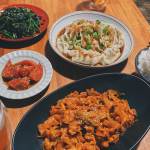 🍻.お つ ま み ご は ん___________________...▪️豚のコチュジャン炒め▪️ほうれん草と韓国海苔のゴマ醤油和え▪️ネギだれたっぷり水餃子&hellip;のInstagram画像