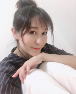 🙋🏻&zwj;♀️💻誰とも会わないテレワーク生活にも慣れてきましたが、お家の中で自分の為だけにオシャレをしてみる時間も作っています。この日はニッセンコーデにお団子ヘアを合わせた🍡・tops▶︎&hellip;のInstagram画像