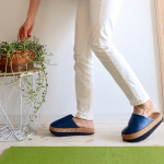 stayhome🛋.体幹を整えるスリッパ﻿Sliet(スリエット）﻿お家で体幹トレーニング🏋️&zwj;♂️﻿モニター参加してみました☻︎﻿﻿﻿スリッパで履くだけ美姿勢習慣♩﻿&hellip;のInstagram画像