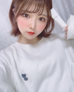 おこもり美容💄‪︎❤︎‪︎・・最近使いはじめたハクアージュ⚪️・・美容皮膚科医さんたちも注目してる美白クリームです😳・・美白やシミ対策に加えて保湿ケアもしてくれ&hellip;のInstagram画像