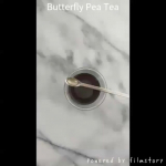 【Butterfly Pea Tea〜アンチエイジング】動画パターンです&hearts;今日も1日おつかれさまです💙澄みわたるエーゲ海のように美しいブルーカラーのお茶をいただくのが大好きです💖&hellip;のInstagram画像