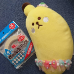 ミシンは持ってないし、お裁縫は苦手なんですが、両面テープなら簡単！子供とステイホームで時間があるので、バナナのぬいぐるみを可愛くデコりました🍌#水に強い布用両面テープ #お洗濯OK #&hellip;のInstagram画像