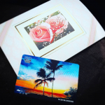 先日ご紹介した口と足で描く芸術家協会。両手の自由を失った障がいのある画家たちが口や足に筆をとって描いた絵をもとに、グッズを作成、販売し、その収益により、画家たちの自立を目指した活動をされている協会です&hellip;のInstagram画像