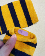 子どもの服のことで1番悩むこと。それは名前付け‼️保育園に通わせているので、すべての持ち物に名前をつけなくてはいけません💦でもタグがなかったり&hellip;とくに靴下は生地が伸びるので直に名前を書くの&hellip;のInstagram画像