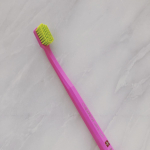 スイス🇨🇭生まれの歯ブラシ「クラプロックス」をお試しさせてもらいました。・すごく気に入りました！！今までに使っていたものとの使用感の違いにびっくり。とにかく柔らかい大きめヘッドで歯茎を撫で&hellip;のInstagram画像