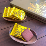 Good day𓅼﻿ .🍪🇫🇷老舗フランス菓子﻿colombin(コロンバン) の﻿「金しゃちショコラ」頂きました🍫﻿﻿﻿薄く焼き上げたココア入りのラングドシャ生地に﻿&hellip;のInstagram画像