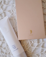 リソウさんの化粧下地とファンデーション(*&acute;▽｀*)下地はキメ細やかなオーロラパール配合されてるので光の粒子でつるんといい感じ(*&acute;▽｀*)&hearts;️ #リソウコーポレーション #リペアジェル #クリア&hellip;のInstagram画像