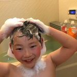 ラフィーシャンプーとトリートメントをお試ししました☺️ .美容師が作った肌にも髪にもいいシャンプー私も美容師ですが、手荒れするのは真冬くらい手荒れの酷い人はほんと大変そう昔は手荒れ&hellip;のInstagram画像