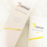 jomoi夏に近づくので試しました。臭いは少しします。10分置いてティッシュで拭き取ると全部産毛まできれいにスルッと除毛できました。その後、水で流すとツルツルっと✨簡単に除毛出来て&hellip;のInstagram画像