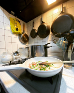 Beehive様より頂いたこのビタクラフトライトのフライパン。毎日のように愛用しているのですが、強火でカレーチャーハンを作っても焦げ付かない！感動しました🥺毎日使うものだから、使い勝手&hellip;のInstagram画像