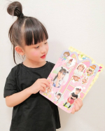 自分のシールが作れちゃうみんなのシールっていうアプリでシール作りました♡**台紙、フレーム、形等がプリクラみたいに元からあるからあとは自分で選択するだけで簡単です！✨✨&hellip;のInstagram画像