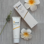 ．．Jomoi．銀座高級美容サロン監修の除毛クリーム✨．おうちで簡単に除毛をしながらつるつや肌、エステ級の仕上がり&hearts;️．20年くらい前に永久脱毛したからさほ&hellip;のInstagram画像