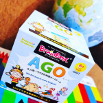 コロナの影響でおうち時間を子どもと楽しく過ごせる10分脳トレゲーム✨遊び方はとても簡単で54枚あるカード1枚の絵を砂時計⏳の間に覚えます。サイコロを振り、カード裏面にある番号の問題を出すという&hellip;のInstagram画像