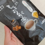 玉露園の黒酢しょうが湯。今回は「アイスでも」という文を見てアイスで試してみました。粉末は黒酢の香りが強め。味は生姜のピリッとした辛さが強いです。甘いとろみのあるしょうが湯を想像する&hellip;のInstagram画像