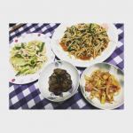 本日の献立🍽白米キャベツの千切りサラダ焼きうどん豚肉とニラもやし炒め茄子の田楽ジャーマンポテト風美味しく頂きました&hearts;#monmarche #野菜をMOTTO #&hellip;のInstagram画像
