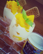 昨日いただいた美味しいマンゴーと大好きな味のヨーグルトでパフェと、牛乳と混ぜて苺チャイをつくりました&hearts;️このヨーグルト、バニラの味がすごいするので酸っぱくなくて大好き😆💕 パフェ&rarr;コーンフ&hellip;のInstagram画像