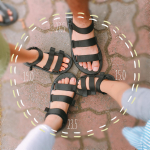 靴の通販ヒラキのスポサン✌️﻿サイズが15.0cm〜27.5cmまであるから﻿家族でお揃いしてみました🌈🌈そしてこれお値段&hellip;499円(税別)。。やっすい。。﻿﻿娘はまだちょっと大きいけ&hellip;のInstagram画像