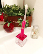 3回目の投稿なのでコメント欄閉じます〆**イオンで汚れを落としてくれるので歯磨き粉いらずのアイオニック歯ブラシ♡✨手元のスイッチを押すとピカッと光りイオンが発生しているか確認で&hellip;のInstagram画像