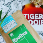 今日は、オーガニック生葉（ナマハ）ルイボスティー 500mlペットボトル用を試しました😆ルイボスティーの中でも、オーガニック認証を取得した最高級グレードの茶葉を&hellip;のInstagram画像
