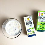 .おうちでバナナジュース。.バナナジュースに豆乳をソイたししたらまろやかにコクがでておいしい。.少し加えただけでこんなにもおいしくなるとは新しい発見でした。.ほかにもソイた&hellip;のInstagram画像