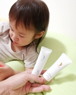 リソウクリアのリキッドファンデーションと化粧下地を最近から愛用してます♡✨✨**アラサーになり老ける一方で娘を見ては赤ちゃん肌が羨ましくてたまりませんっ😂でもほっといても変化はないので&hellip;のInstagram画像