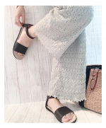 足元も夏準備𓆉𓇼﻿﻿新しくお迎えしたサンダルが﻿優秀すぎて感動している件💯🎀﻿﻿ストラップがマジックテープだから﻿脱ぎ着が楽だし、やわらかくて軽いから﻿どこまででも歩いて行&hellip;のInstagram画像