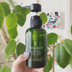 最近のシャンプー🌱その昔、美容師の友達から「トリートメントももちろん大事だけど、お金かけるなら毎日使うシャンプーにかけた方がええで〜」 と言われてそれからなんとなくシャンプーは成分のいいも&hellip;のInstagram画像