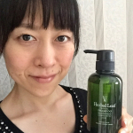 敏感肌や乾燥肌でも、安心して使えるという、ハーバルリーフ オーガニックシャンプー使ってみました。髪と頭皮にやさしい、アミノ酸系洗浄成分を配合。素肌にやさしい15&hellip;のInstagram画像