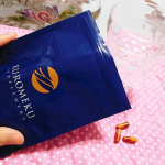 新発売のサプリ☺️ママにプレゼントした🎁白髪に悩んでる人の為に管理栄養士監修で開発された「クロメク」黒の元となる栄養を補う成分ムクナ豆とブロッコリースプラウトや桜の花エキス&hellip;のInstagram画像