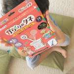 「からくりのタネ」という工作キットを使って遊んでみました👦🎵物づくりが大好きな年長の息子は、ワックワクで作成開始😆✨.途中「ダメだー！できないー！」と甘えてきましたが、私は料理をしていたので、&hellip;のInstagram画像