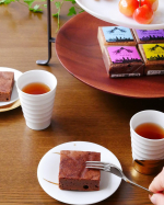 【#ファットウィッチ 🇺🇸 in京都🇯🇵】﻿﻿#ニューヨーク 🗽生まれの太っちょ魔女が、秘密のレシピで作った濃厚な#ブラウニー 。﻿今日は#父の日 なので、家族で#おうちカフ&hellip;のInstagram画像