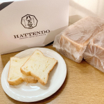八天堂のとろける食パンをお取り寄せ🍞﻿﻿冷凍便で届くので解凍してから﻿電子レンジで15秒ほど温めると﻿折り込んであるバターやマーガリンが溶け出して﻿ふわっとしてとっても美味しい☺️&hellip;のInstagram画像