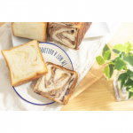 ﻿息子さん今日も幼稚園✨﻿﻿たっくんとパパを送り出してから﻿ひろぼんとのまったりモーニングは﻿大好き八天堂のとろける食パン🍞❤️﻿﻿﻿え？﻿まだお試しされたこ&hellip;のInstagram画像