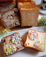 梅雨の日のパンアート🌼毎日ジメジメ～な梅雨☔早くこの時期が終わらないかなぁ～と思う毎日です😰今朝はクリームパンが大好きな八天堂様(@hattendo_official )のとろける食パ&hellip;のInstagram画像