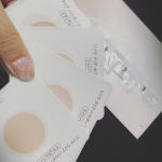 たっぷりサンプル、いただきました。.年中乾燥肌の私でもパウダーがしっかりしっとり肌に馴染んでとても使いやすい👌.色味もたくさんありどんな肌の方にも似合う色がきっとあります、ちなみに私は&hellip;のInstagram画像