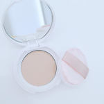 モニプラ様よりポイントマジックpro プレストパウダーをモニターでいただきました💕毛穴はなくなり、カバー力もそこそこありますが、つけ過ぎると厚塗り感が出てしまいます😢軽く滑らせるようにつけ&hellip;のInstagram画像