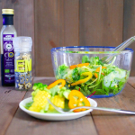 刺身こんにゃく入りグリーンサラダ🥗﻿﻿ダイエット中だからサラダは毎日のように食べているのですが、サラダを美味しく食べるにはしっかり水切りが大切ですよね🥗﻿﻿その水切りって些細な事なんだ&hellip;のInstagram画像