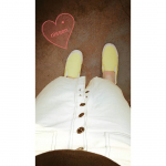 最近お気に入りのnissenのレモン🍋色スリッポン💖履きすぎてちょっと汚い写真でごめんなさい😂さっと履けてかかと抜けせず長時間歩き回れるから好き💕夏に眩しいレモンカラーもお気に入り🍋汚れやす&hellip;のInstagram画像