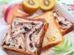 ★【八天堂 とろける食パン🍞💕】八天堂のとろける食パン、いただきました🍞生地にマーガリンや発酵バターが、幾重にも折り込まれてるんだって。軽くチンして、そのままパクリ。柔&hellip;のInstagram画像