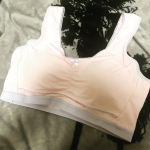 .nissenのストレッチナイトブラジャーをお試しさせていただきました✨.ナイトブラを初めて使ったのですが、肌触りやがよくストレッチが聞いていてすっごく楽！！.それでいてバストをし&hellip;のInstagram画像